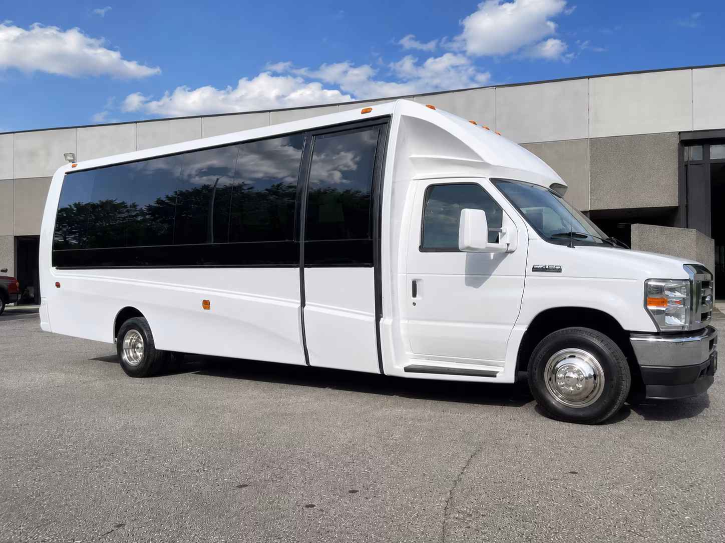 concert shuttle buses for groups headed to cedar park and georgetown shows