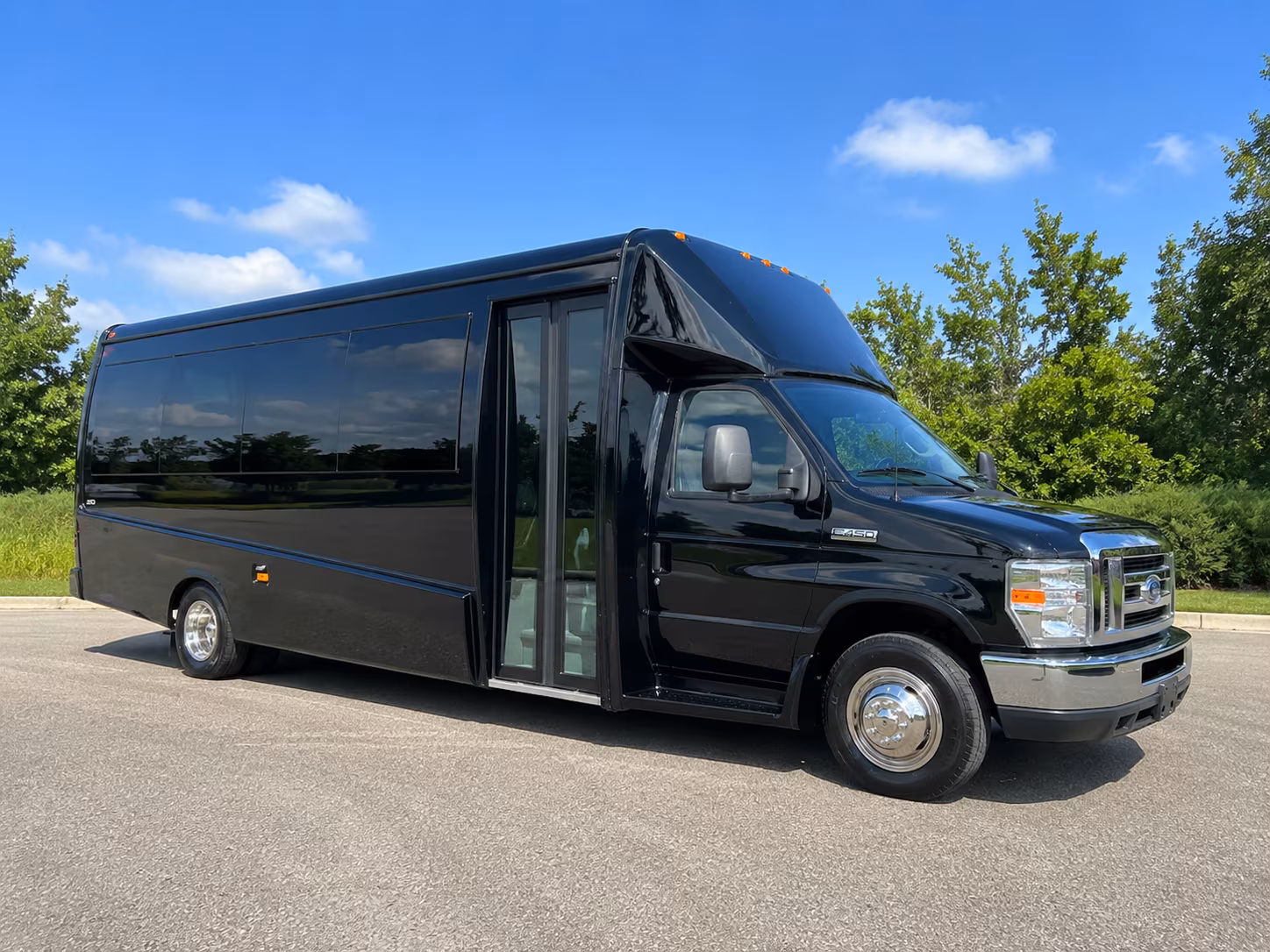 minibus rentals for round rock wedding party transportation