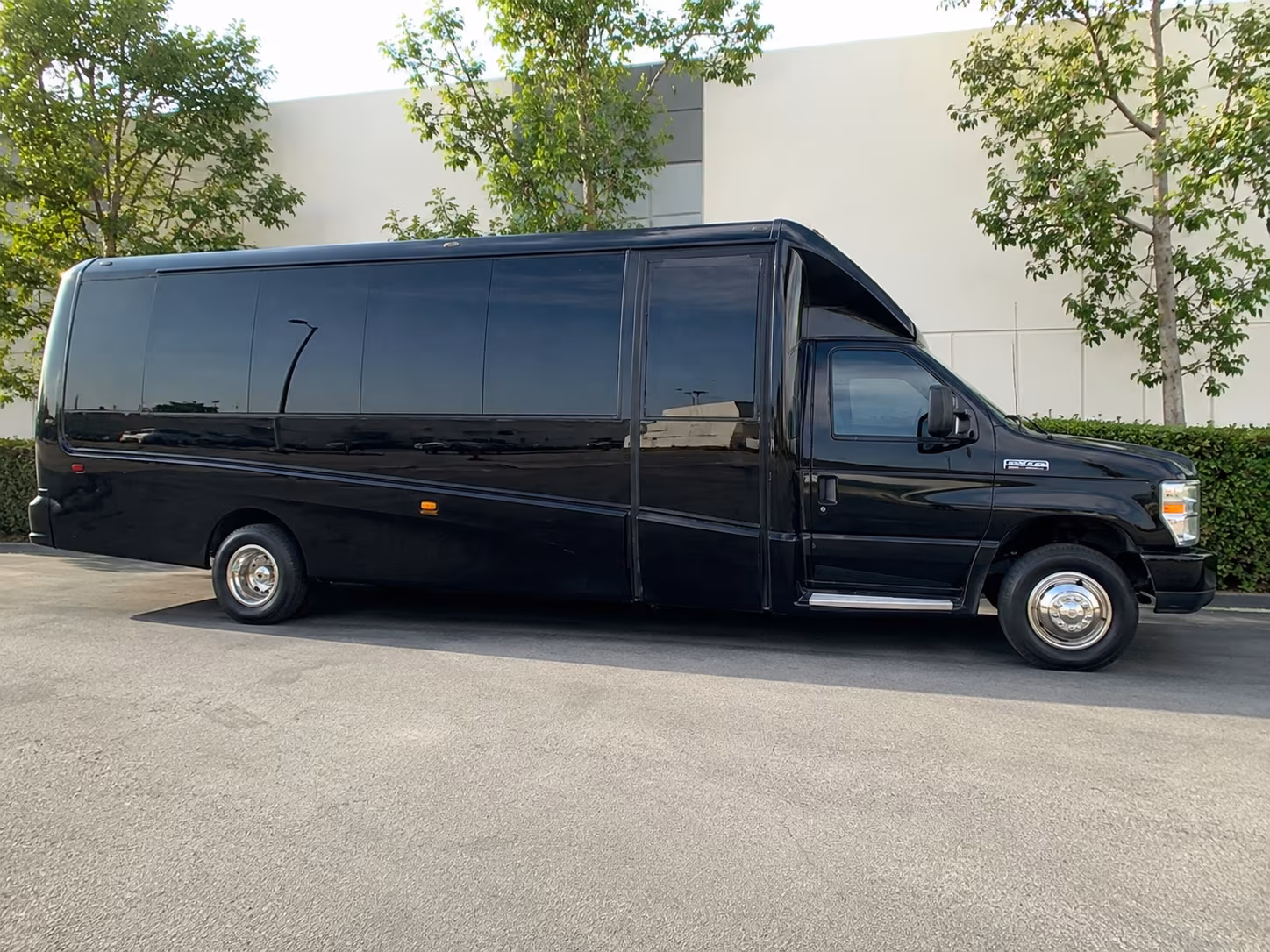shuttle buses to stubb s waller creek amphitheater and red river cultural district